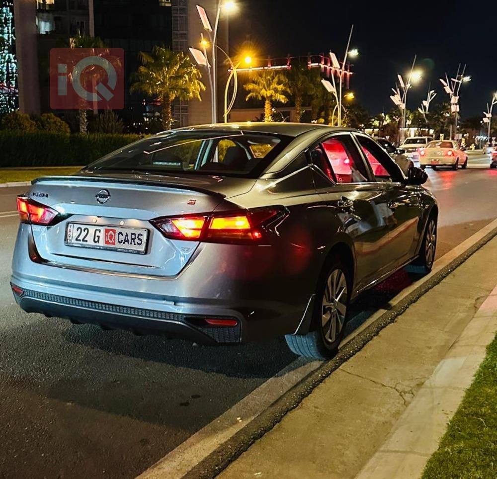 نيسان ألتيما